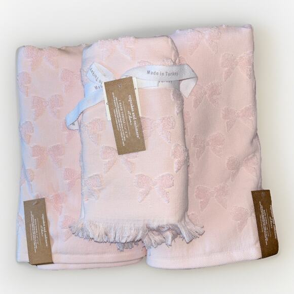 Cupcakes & Cashmere 4 pc Towel Set 100% Cotton Light Ribbon Pink Bows Bath Hand - Picture 1 of 3